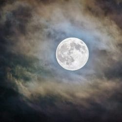 Waar komen de verhalen over de volle maan vandaan?